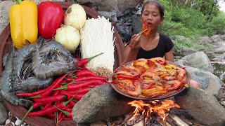 Cooking Shrimp Curry Spicy with Bell peppers for Food  Survival skills Anywhere Ep 87 [upl. by Clemence]